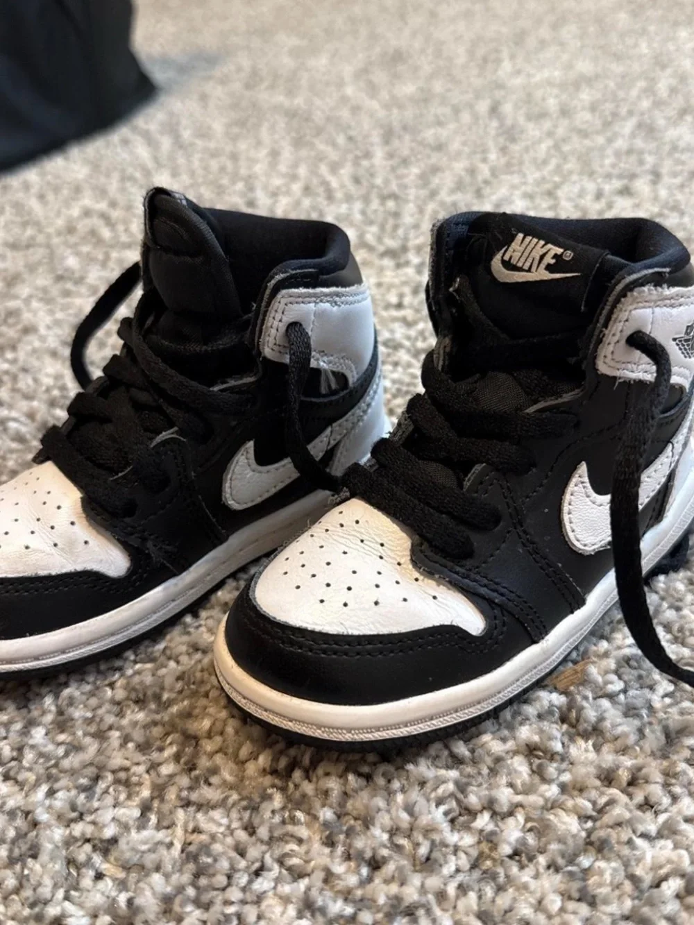Nike Kids Black/White High-Top Sneakers 7C